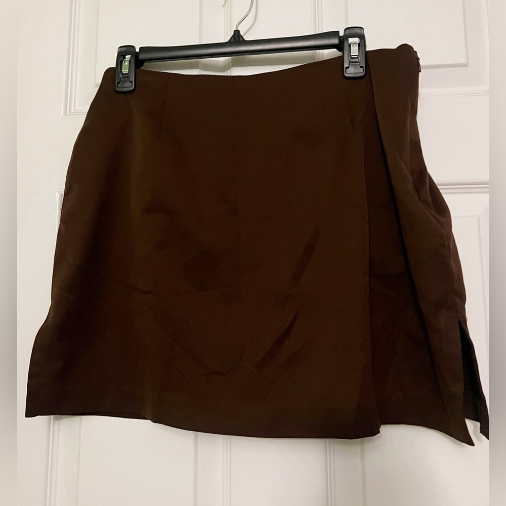 Womens skirt/ w built in shorts